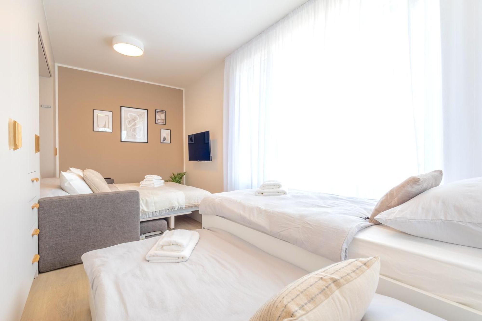 Bright 2Br - 4Th Floor, Balcony, Free Parking By Gravity Prague Apartment Luaran gambar