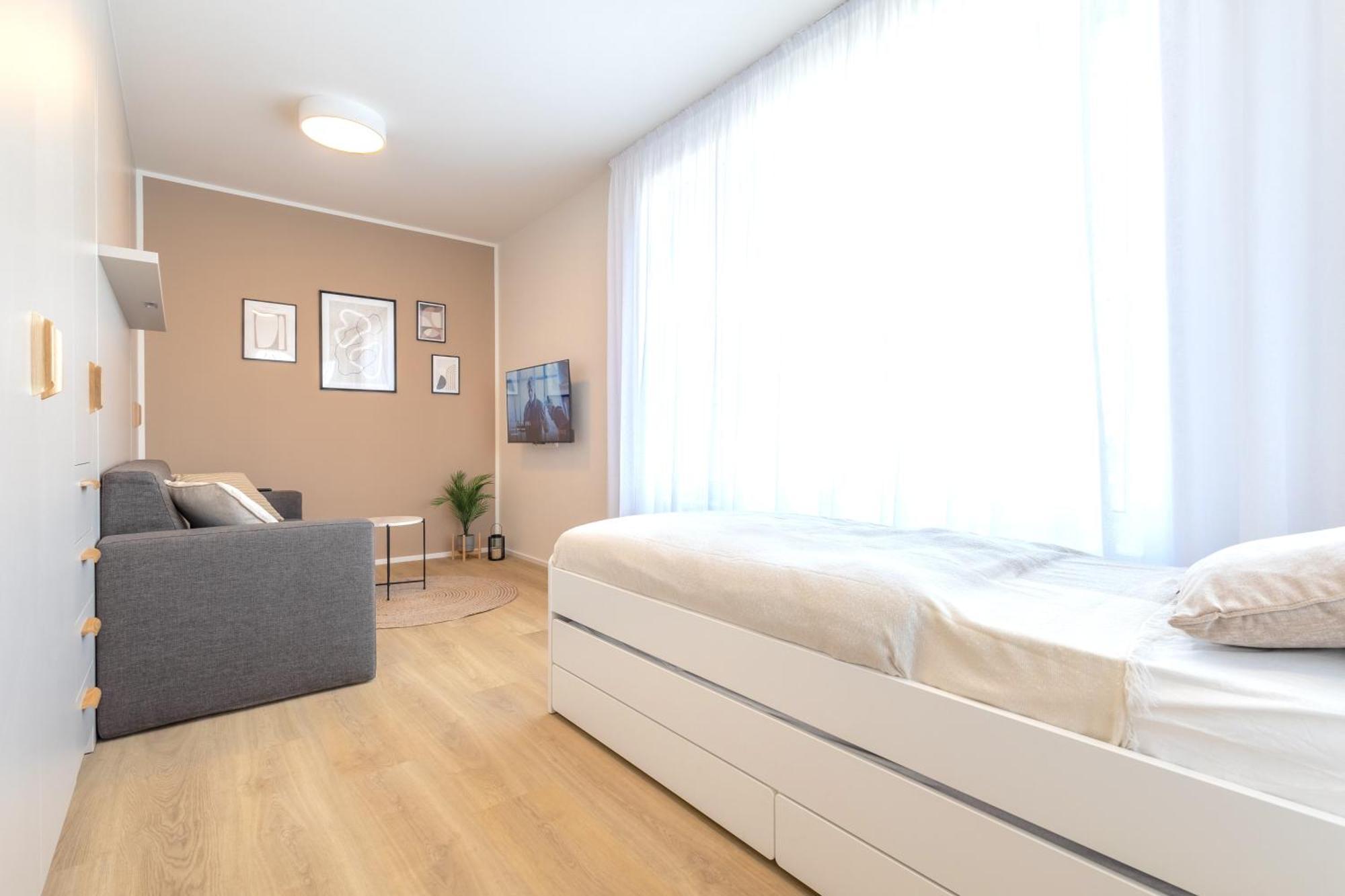 Bright 2Br - 4Th Floor, Balcony, Free Parking By Gravity Prague Apartment Luaran gambar