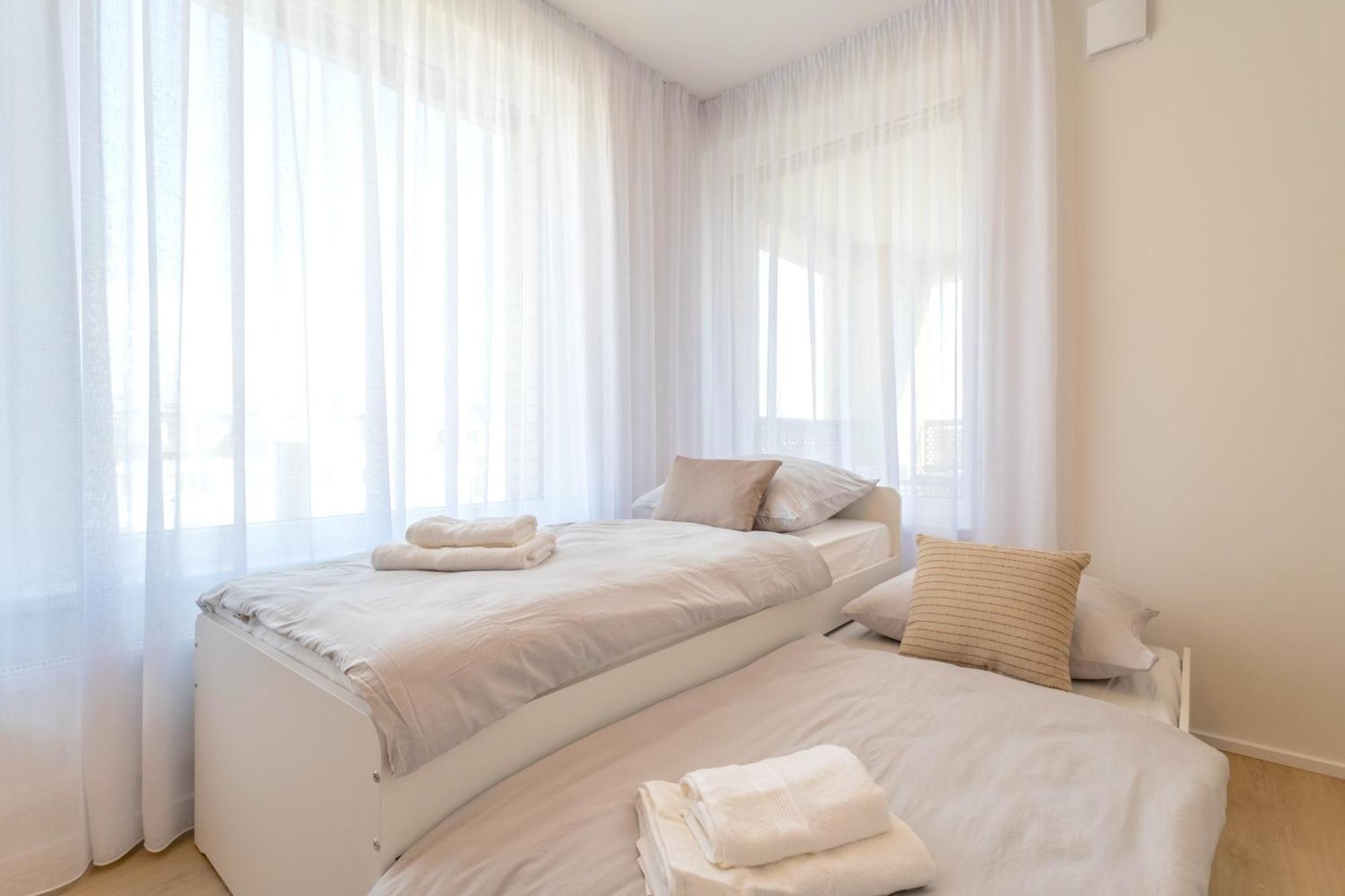 Bright 2Br - 4Th Floor, Balcony, Free Parking By Gravity Prague Apartment Luaran gambar