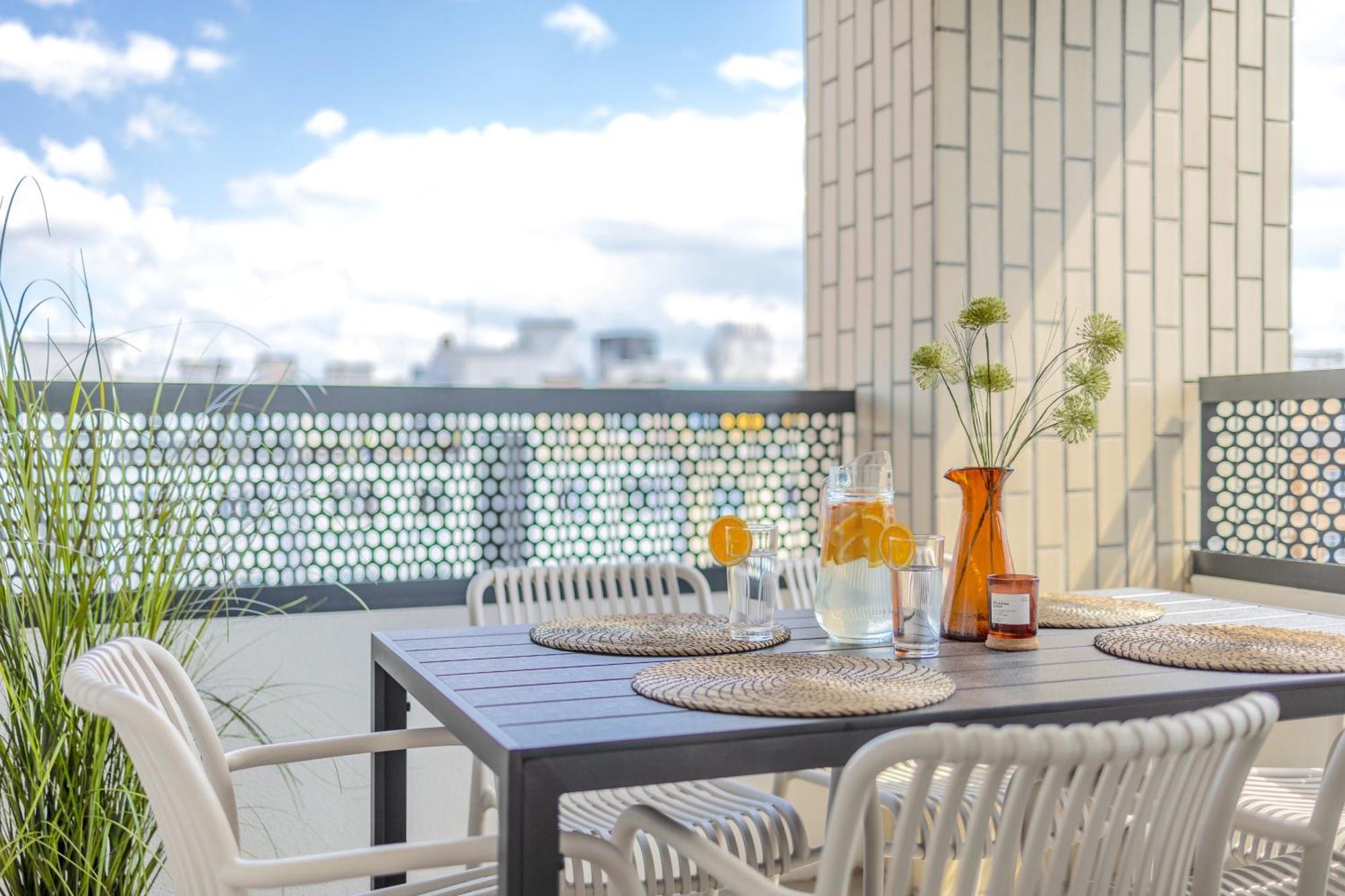 Bright 2Br - 4Th Floor, Balcony, Free Parking By Gravity Prague Apartment Luaran gambar