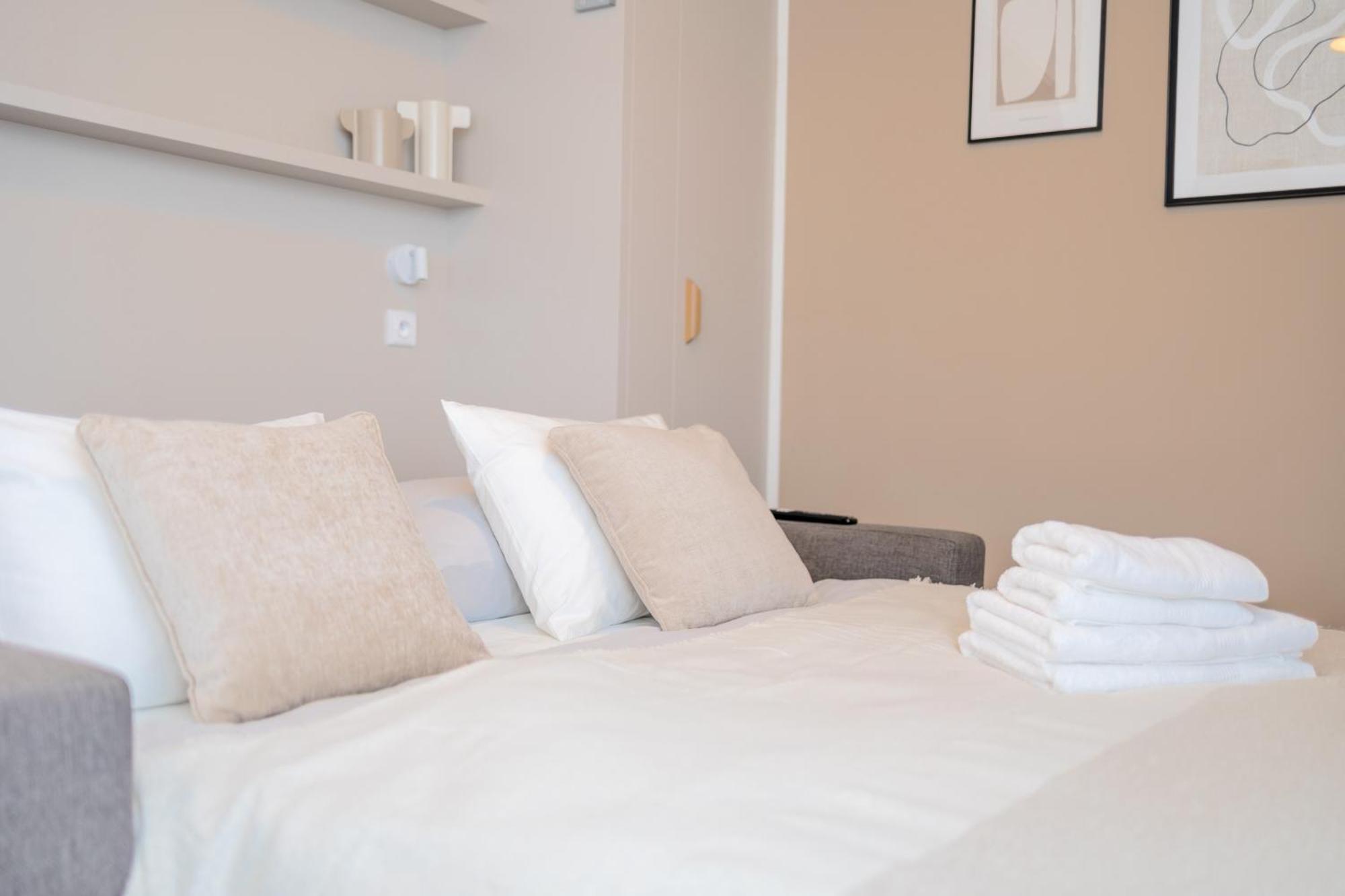 Bright 2Br - 4Th Floor, Balcony, Free Parking By Gravity Prague Apartment Luaran gambar