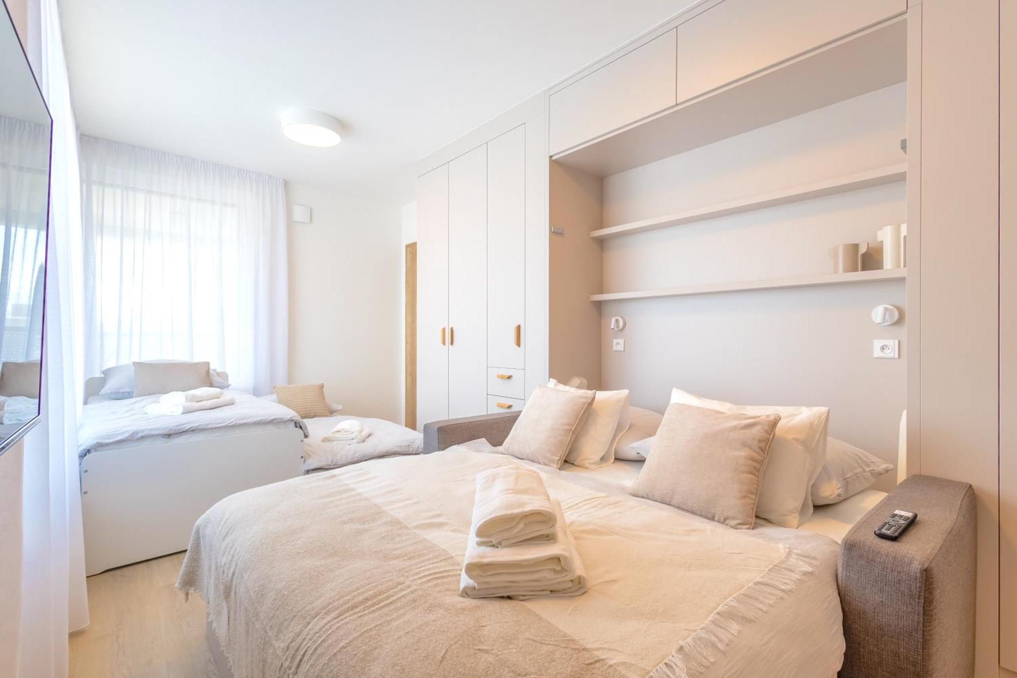 Bright 2Br - 4Th Floor, Balcony, Free Parking By Gravity Prague Apartment Luaran gambar