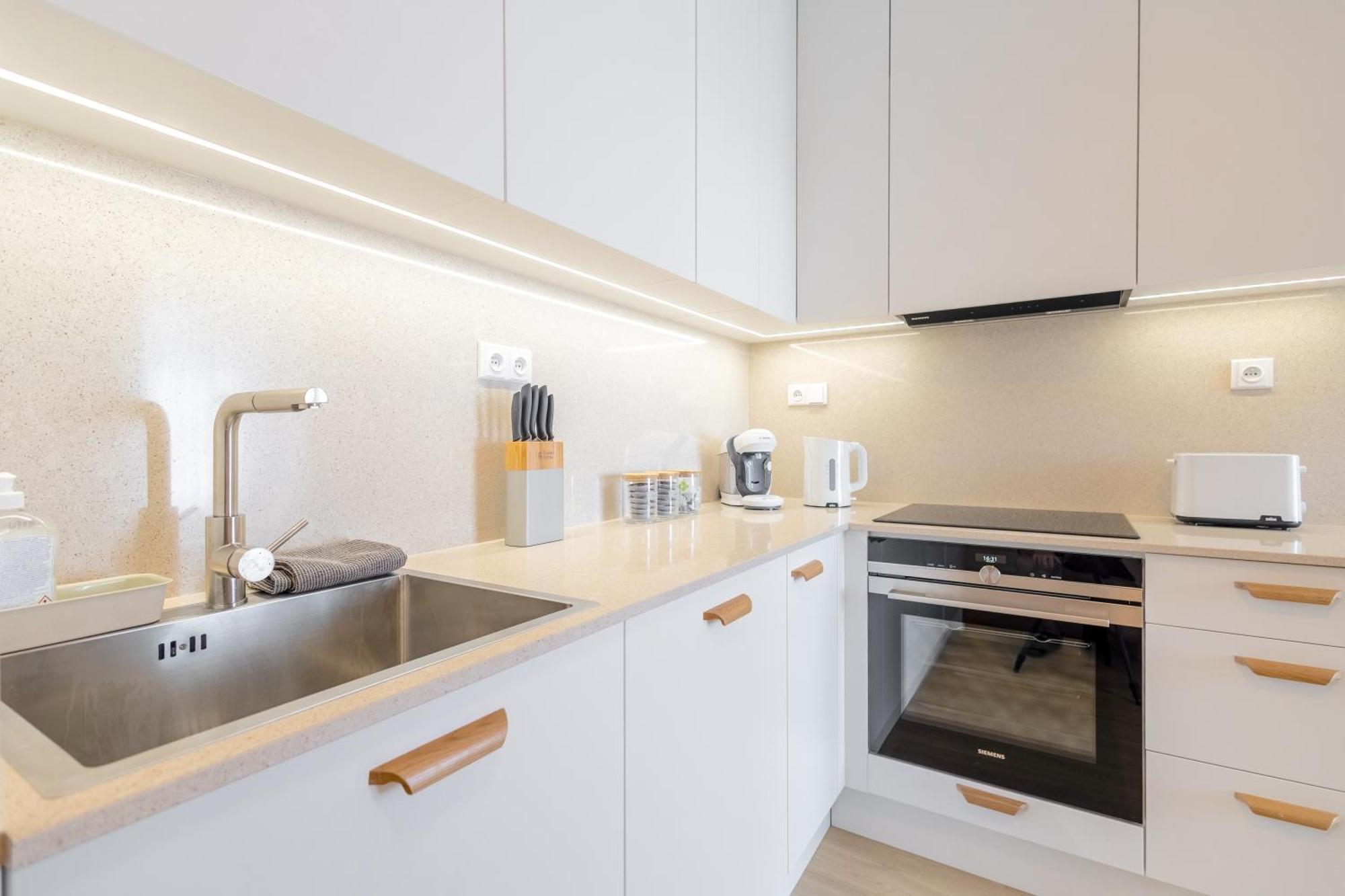 Bright 2Br - 4Th Floor, Balcony, Free Parking By Gravity Prague Apartment Luaran gambar