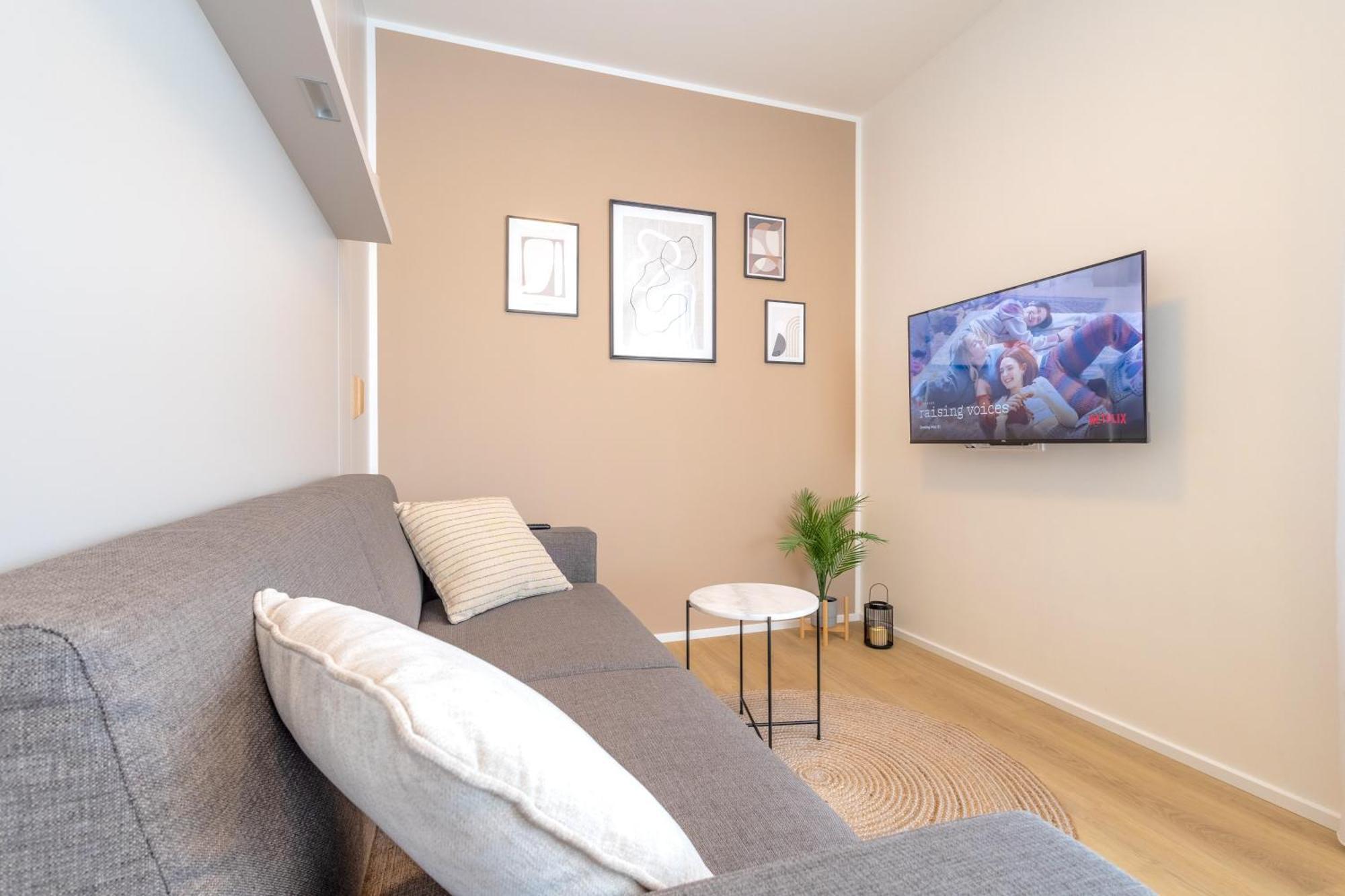 Bright 2Br - 4Th Floor, Balcony, Free Parking By Gravity Prague Apartment Luaran gambar