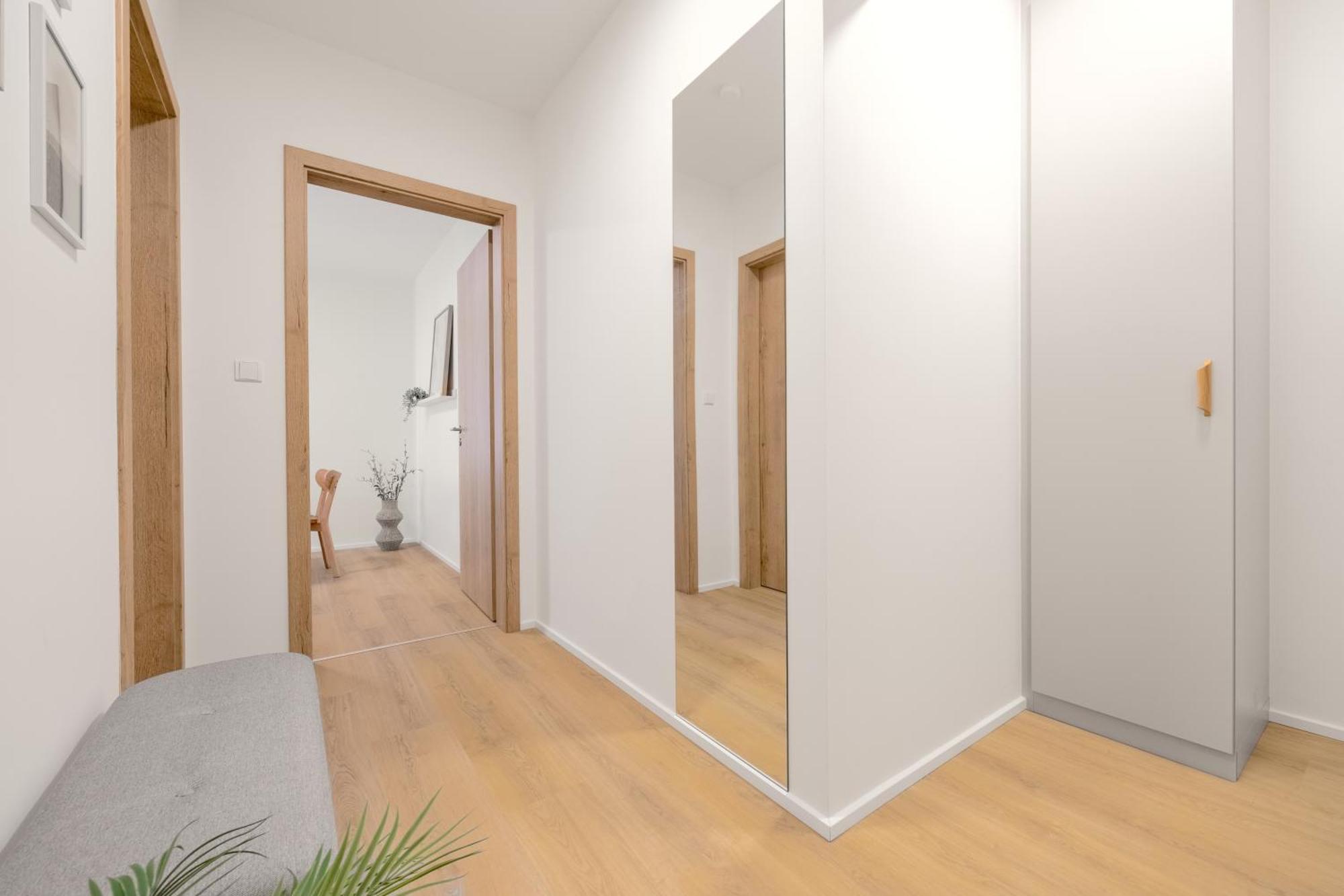 Bright 2Br - 4Th Floor, Balcony, Free Parking By Gravity Prague Apartment Luaran gambar