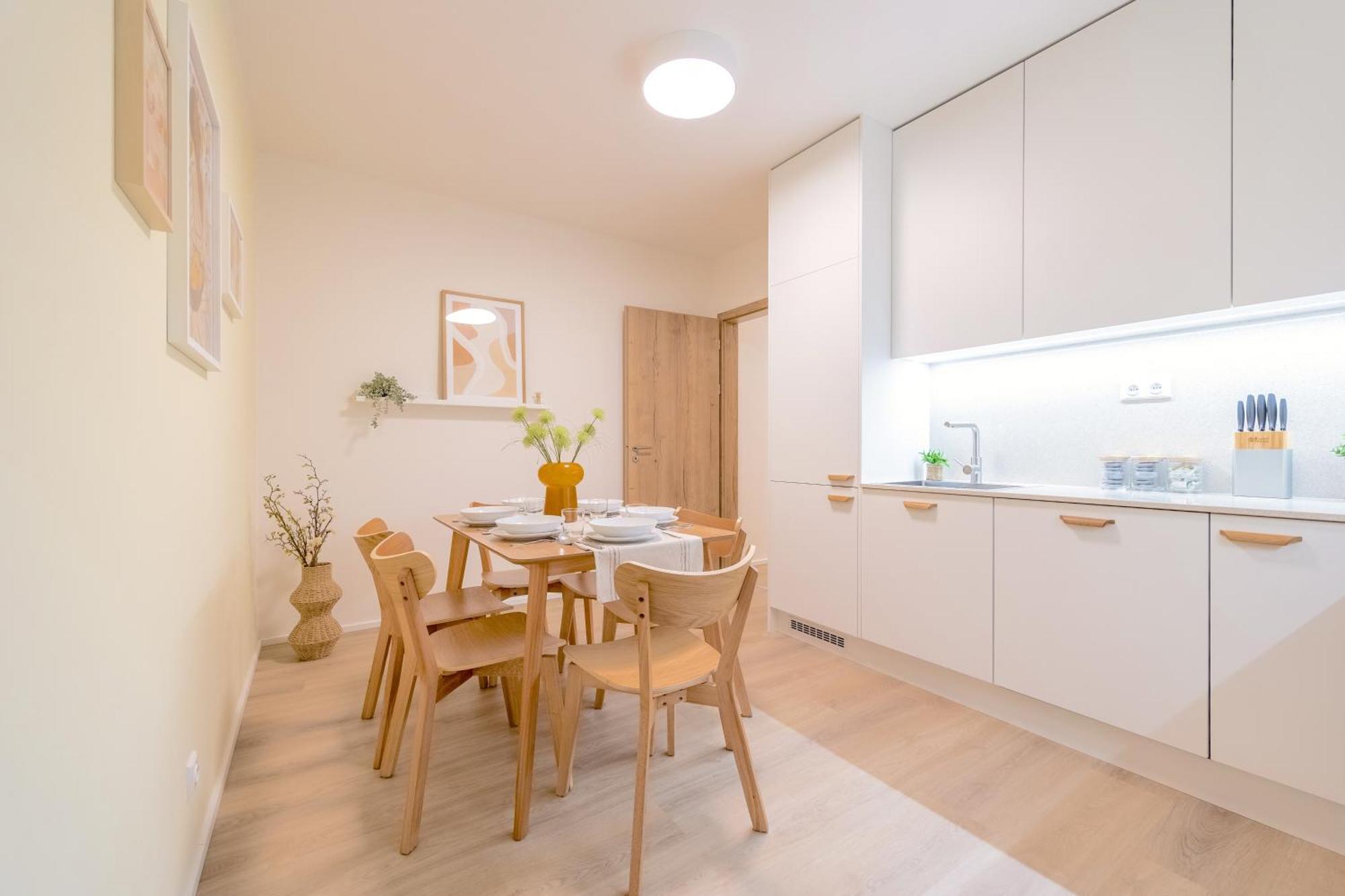 Bright 2Br - 4Th Floor, Balcony, Free Parking By Gravity Prague Apartment Luaran gambar