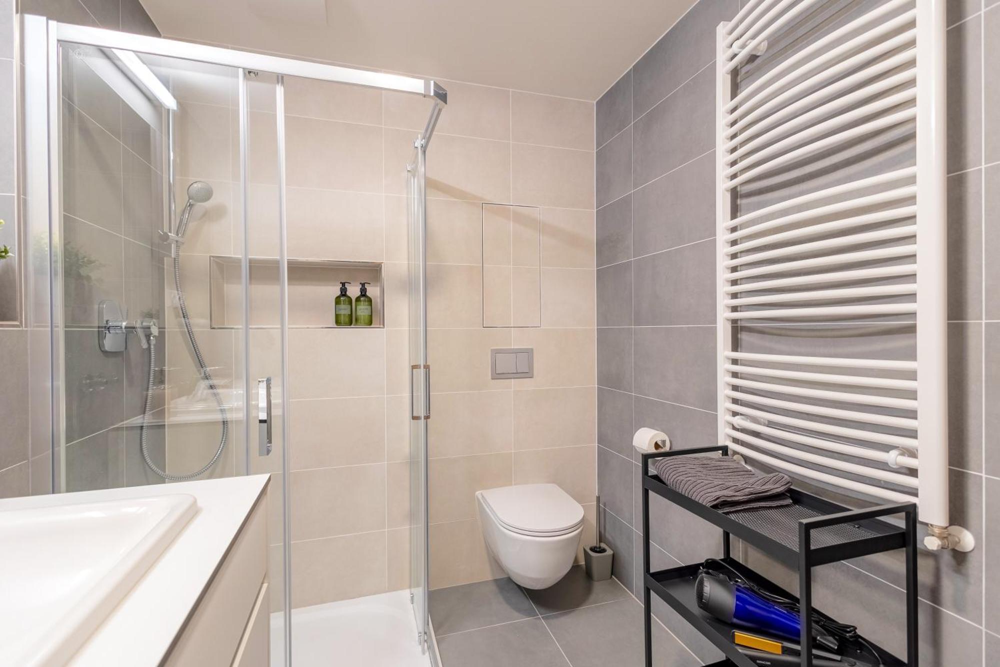 Bright 2Br - 4Th Floor, Balcony, Free Parking By Gravity Prague Apartment Luaran gambar