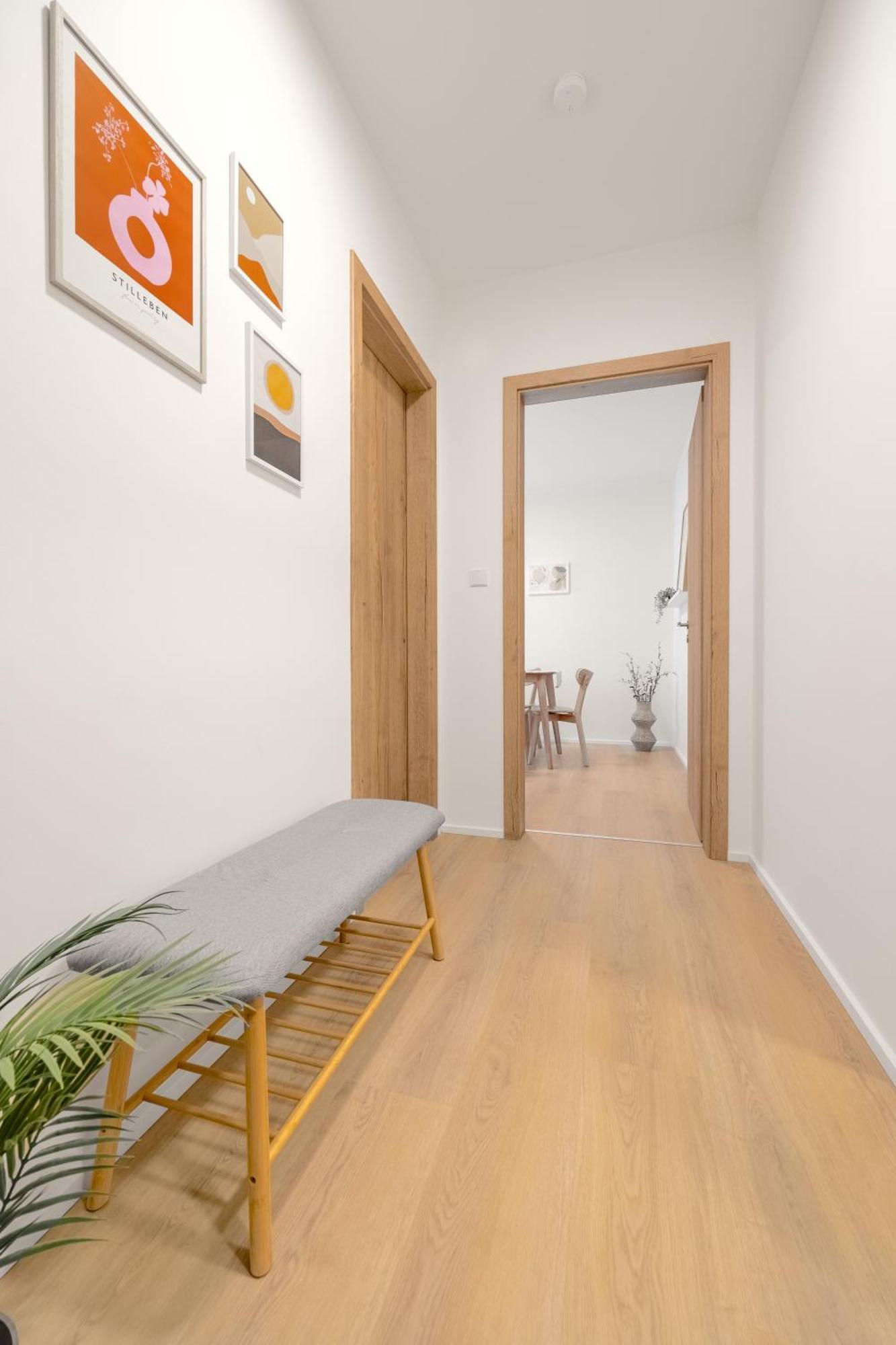 Bright 2Br - 4Th Floor, Balcony, Free Parking By Gravity Prague Apartment Luaran gambar