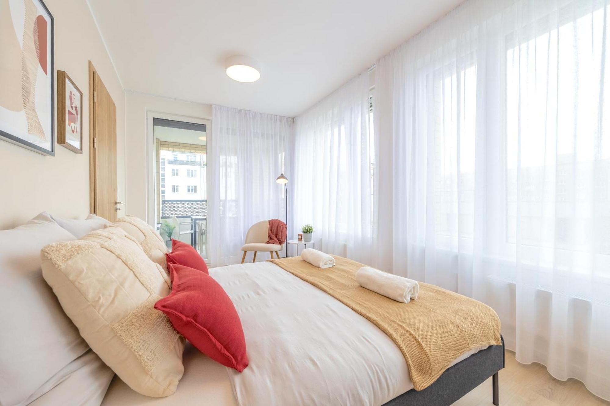 Bright 2Br - 4Th Floor, Balcony, Free Parking By Gravity Prague Apartment Luaran gambar